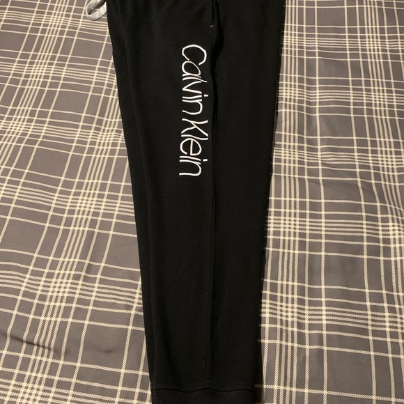 Women’s Calvin Klein size medium sweat pants - Picture 3 of 3